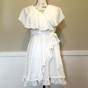 THE CLOTHING COMPANY- White Wrap Dress Size Large EUC